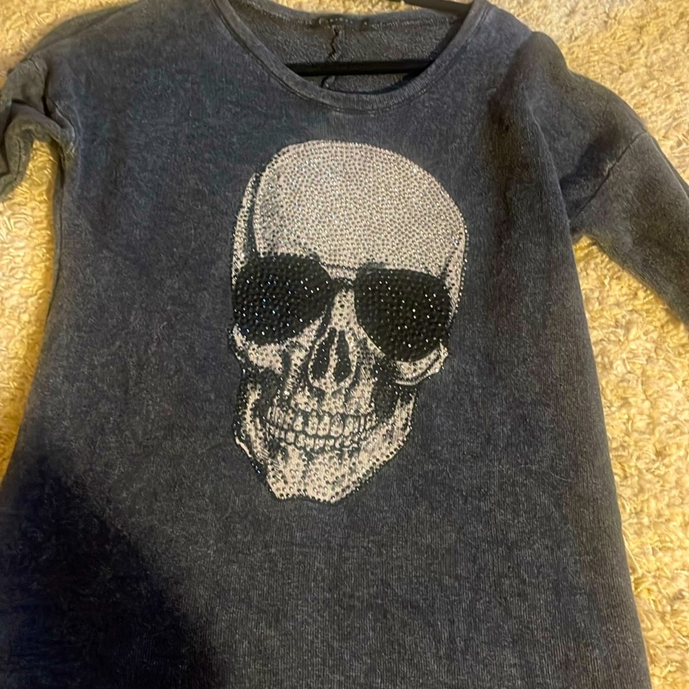 Long sleeve Skull shirt